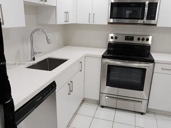 400 Kings Point Dr, Sunny Isles Beach, FL