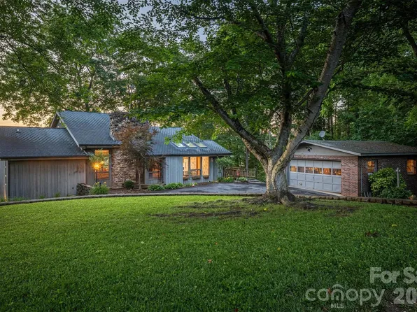 4749 16th Street Dr NE, Hickory, NC 28601