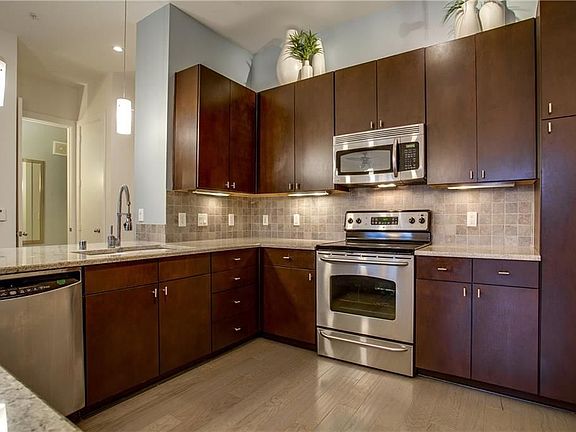5th image of 2950 McKinney Ave APT 401
