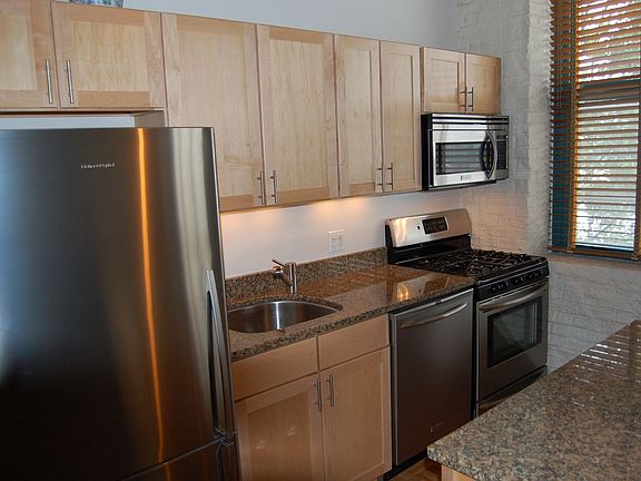 2nd image of 4745 N Ravenswood Ave #P4