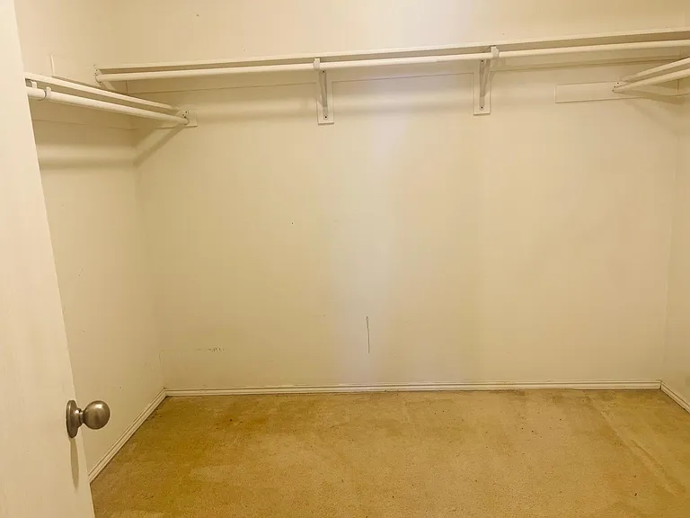 9200 Goldenview Dr — Photo 18