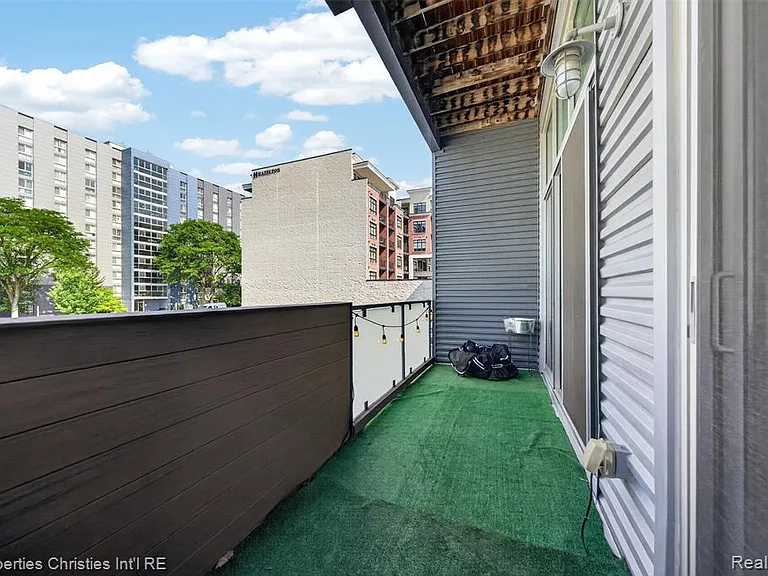 614 Troy St #105 — Photo 19