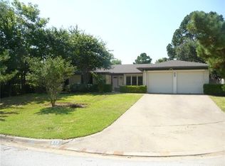 817 Overhill Ct, Hurst, TX 76053