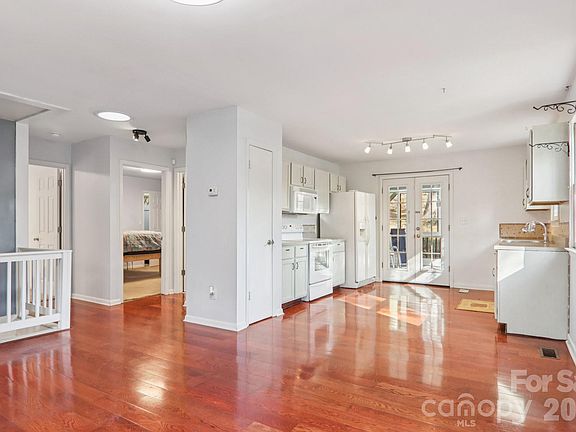 2nd image of 224 Beverly Rd