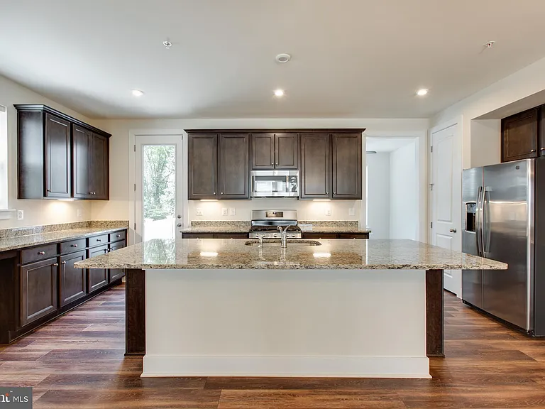 2546 Buckthorn Dr — Photo 13