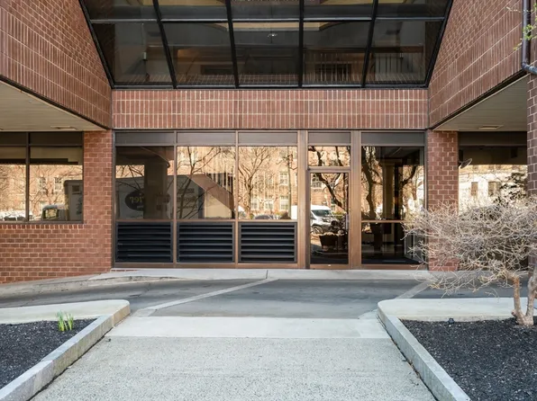 1265 Beacon St APT 402, Brookline, MA 02446