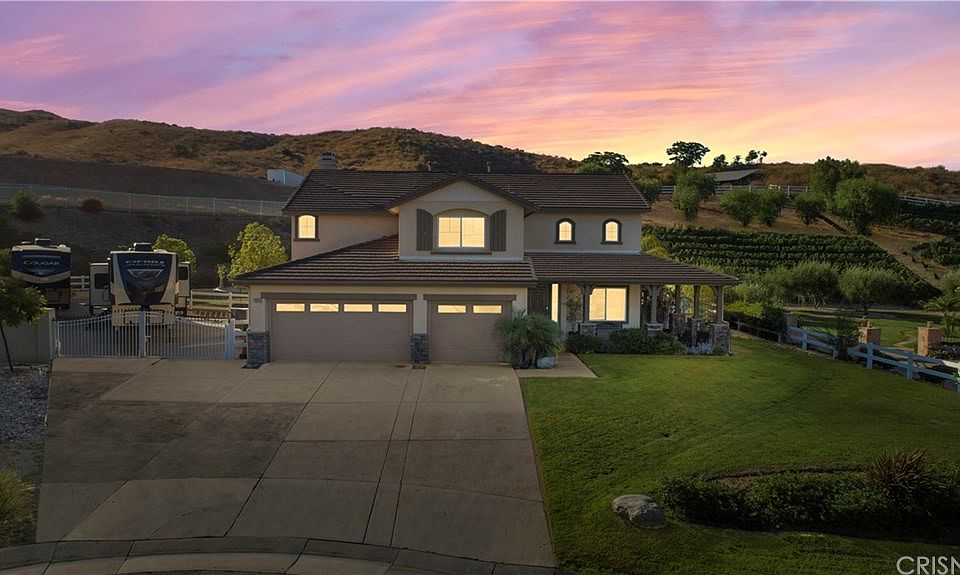 1st image of 30015 Valley Glen St
