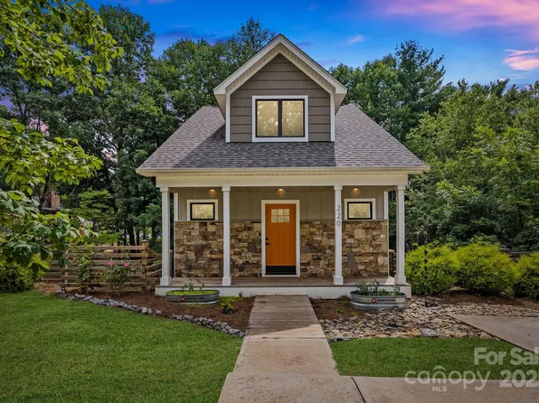 220 Eastwood Ave, Swannanoa, NC 28778