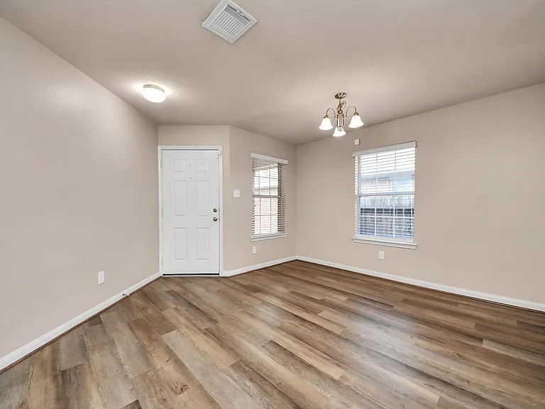 1818 Fergus Park Ct — Photo 13