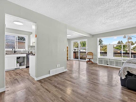5th image of 4309 N 26th Ave SE
