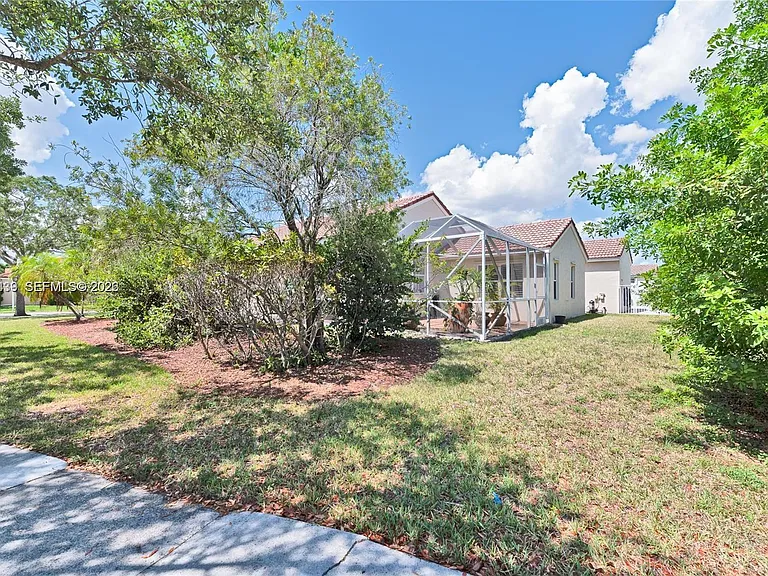 889 Sand Creek Cir — Photo 24