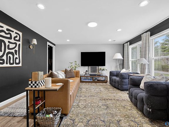 5th image of 936 Youngs Chapel Rd