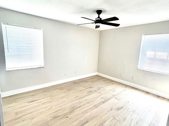 4th image of 884 E Normandy Blvd