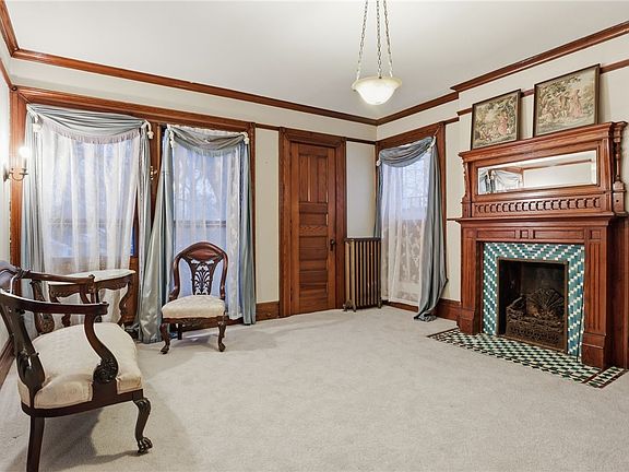 32nd image of 160 Cuyler St