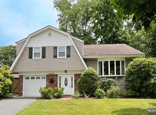 23 Briggs Ct, Bergenfield, NJ 07621