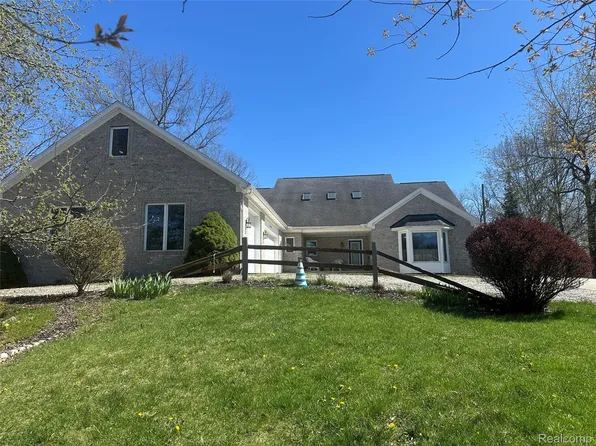 3630 S Shimmons Cir, Auburn Hills, MI 48326