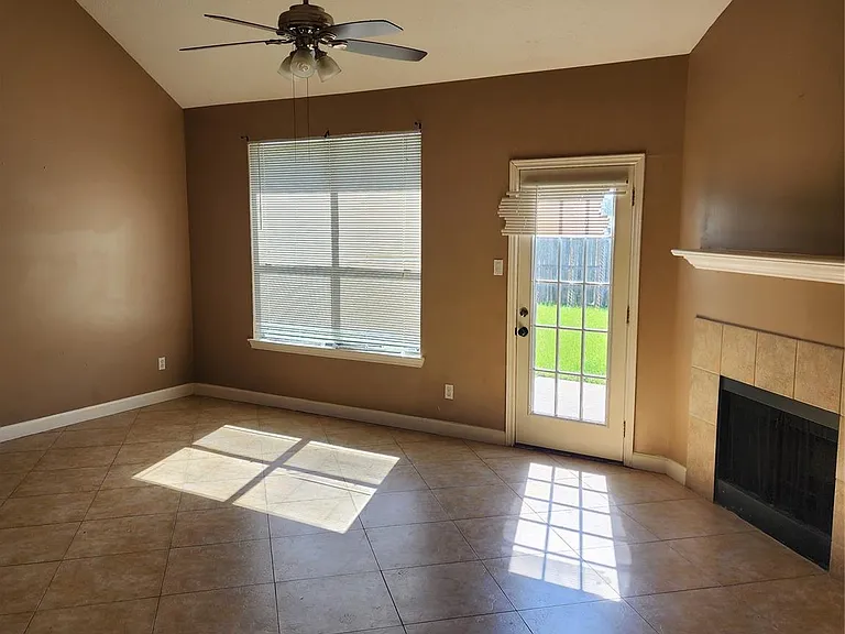 18407 Brenwood Manor Dr — Photo 7