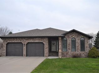 514 E 47th Street Pl, Kearney, NE 68847