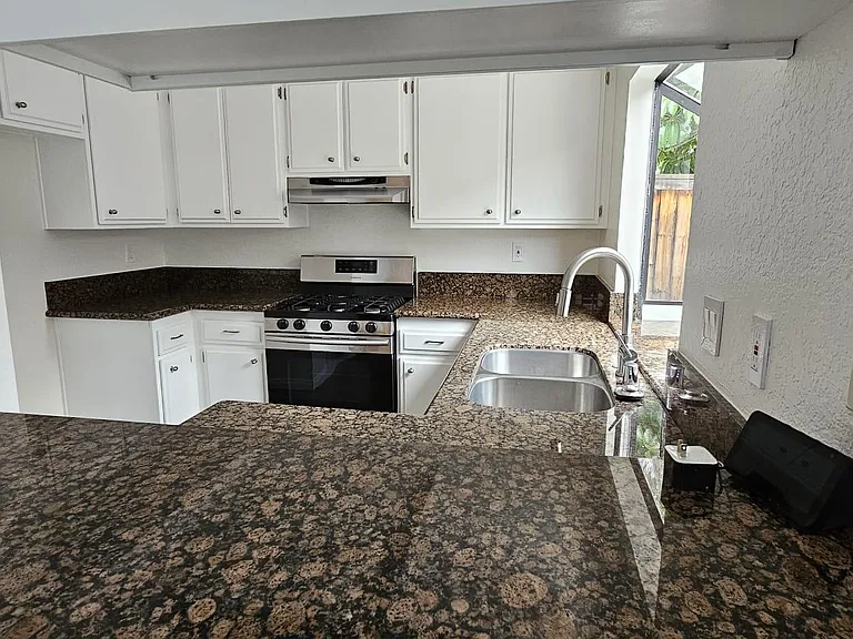 26032 Dundee Dr — Photo 21