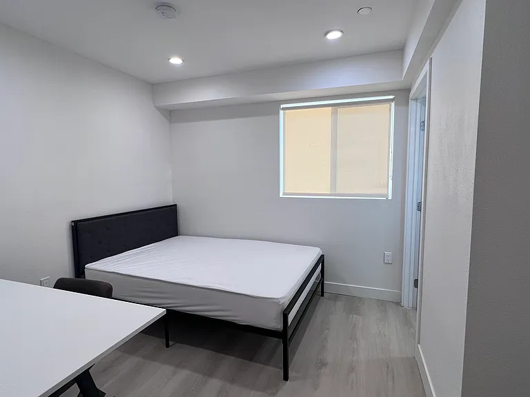 1224 W 37th Pl — Photo 94
