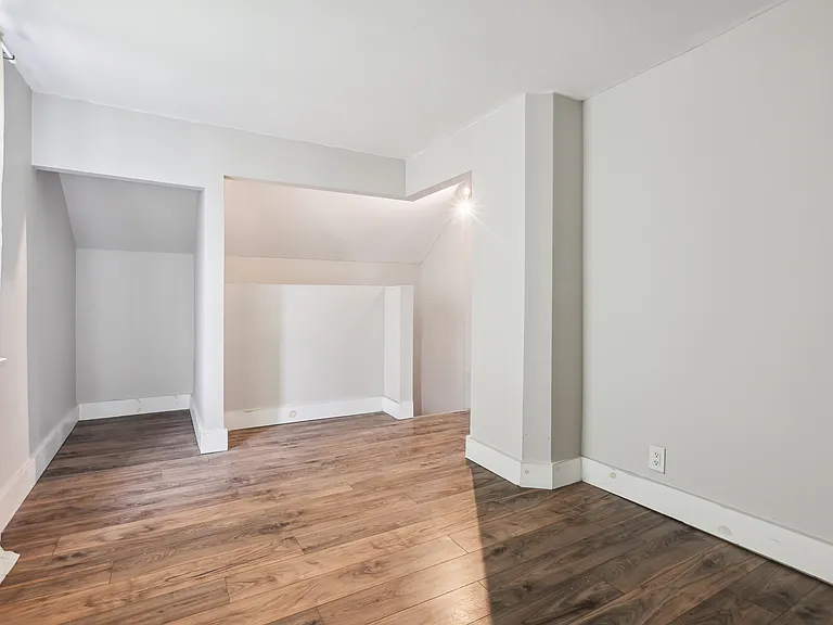 19 Seneca St #2 — Photo 12