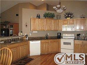 harbor landings kitchen.jpg