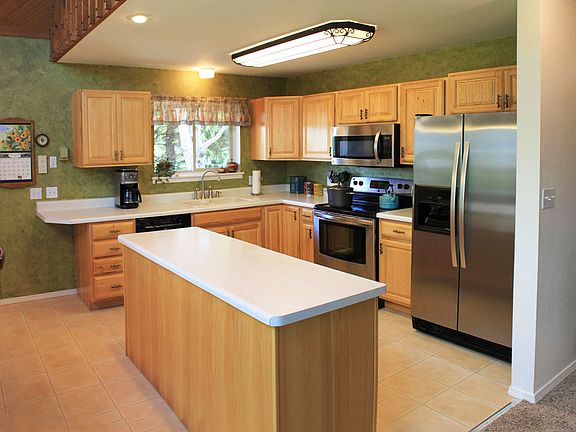 Kitchen w/New Appliances