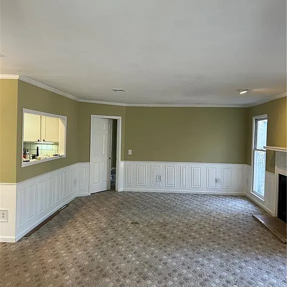 102 Bainbridge Dr — Photo 1