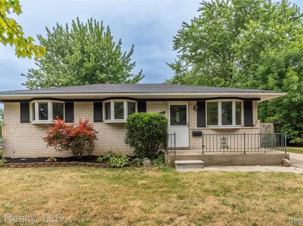 2256 Garry Dr, Troy, MI 48083