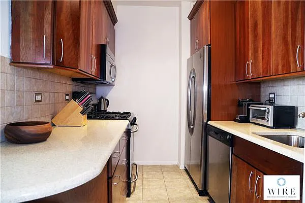 Sold by WIRE International Realty | media 10