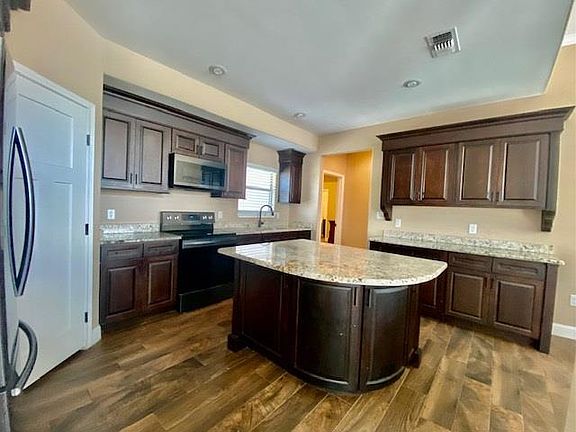 4th image of 818 Avenue A