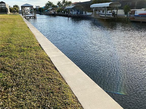 5th image of 2465 Macadamia St