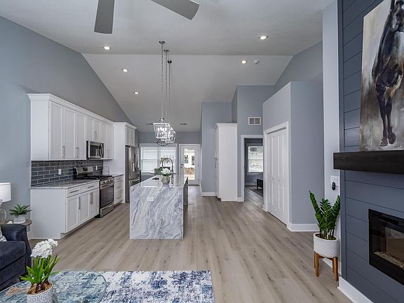 3rd image of 105 Beacon Harbor Cir