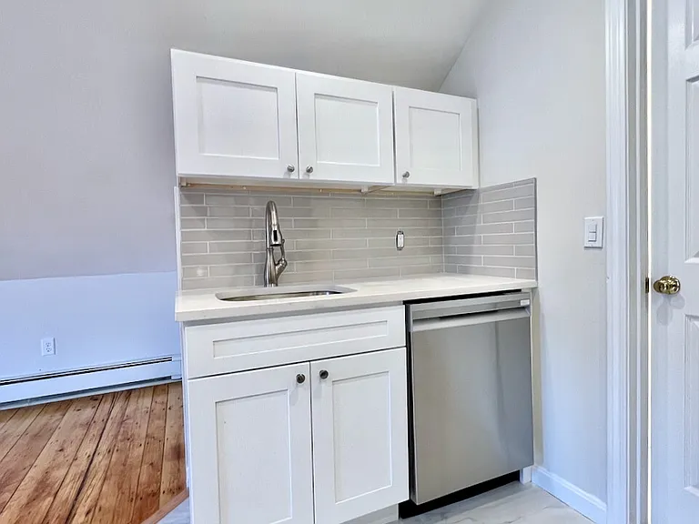 131 Pearl St — Photo 5