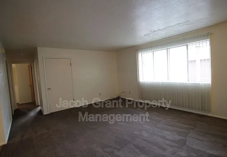 2136 Saint Clair Rd — Photo 3