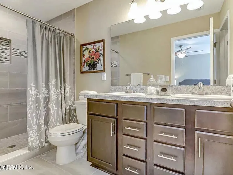 1308 Lake Shore Blvd — Photo 7