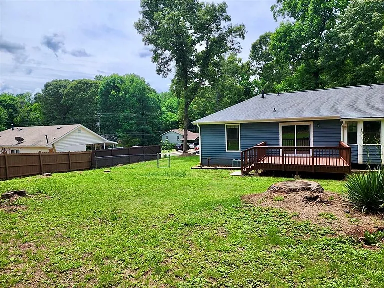 1367 Fairview Trl — Photo 16