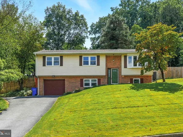 6151 Hocker Dr, Harrisburg, PA 17111