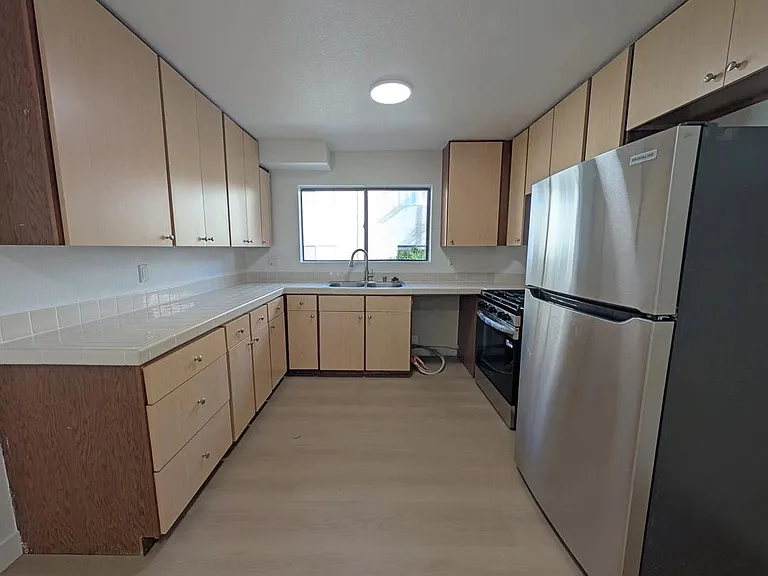 612 N 6th St #C — Photo 11