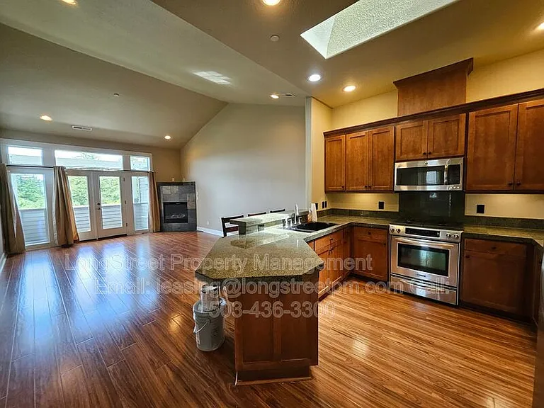 10225 SE Bristol Ln — Photo 3