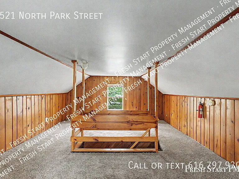 1521 N Park St — Photo 6