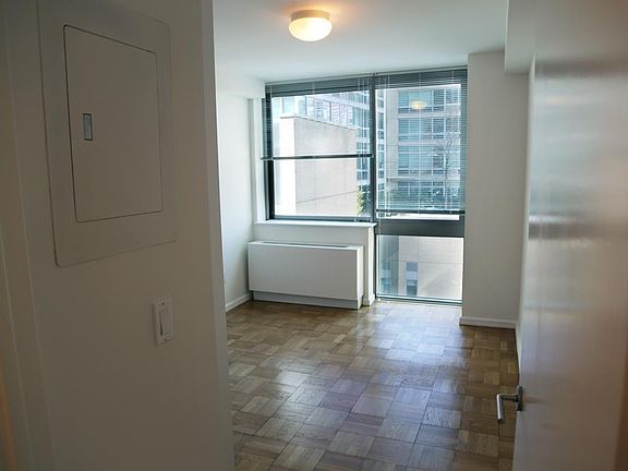 5th image of 505 W 37th St APT 2103