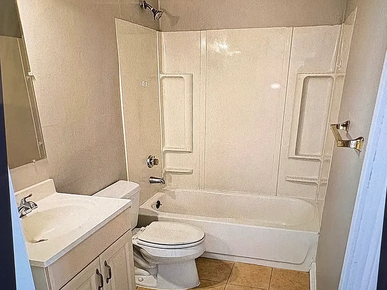 1217 Aspen Dr — Photo 3