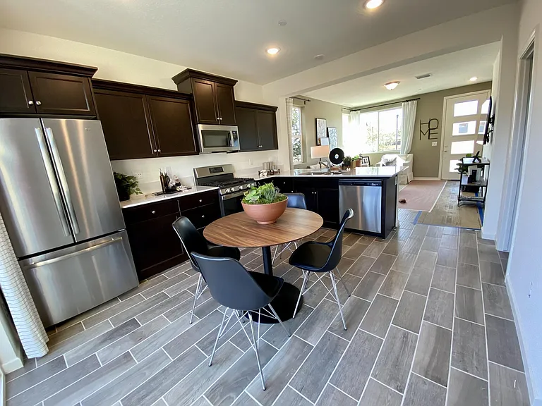 2052 N Rogers Ln — Photo 7