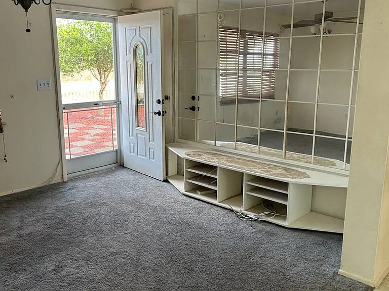 647 Holmes Ave — Photo 3