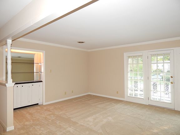 3rd image of 4 Fountain Manor Dr Unit C