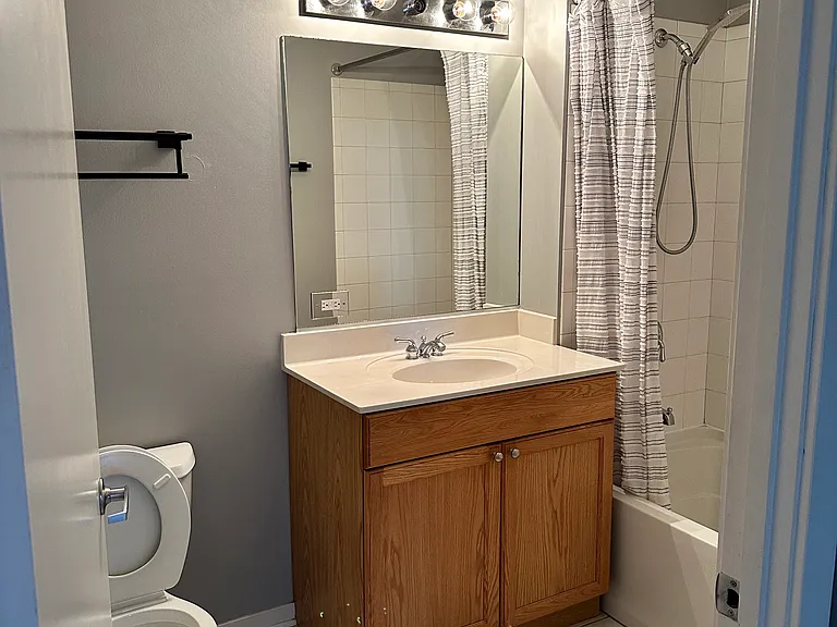 974 W 35th Pl #308 — Photo 9
