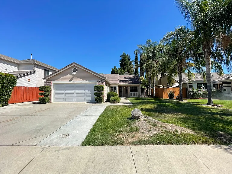 4909 Sun Valley Dr — Photo 1