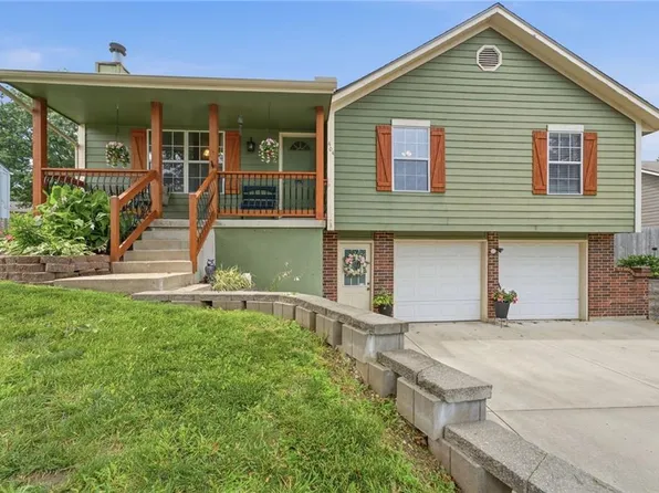 404 SE Onyx Dr, Lees Summit, MO 64063