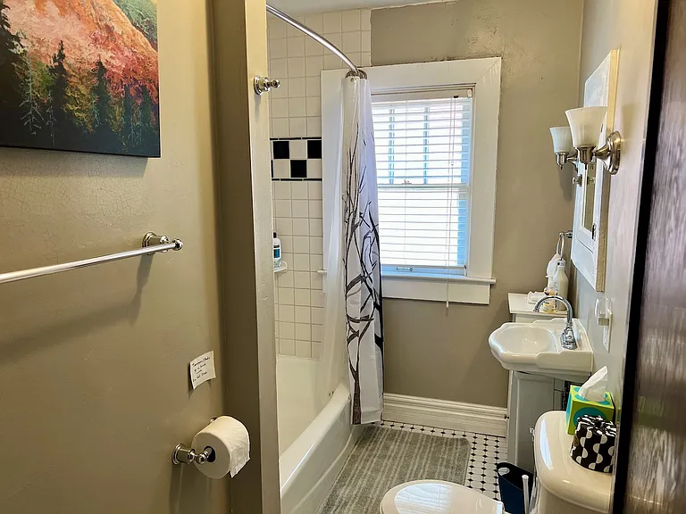 Upstairs full bath with shower/tub combo.